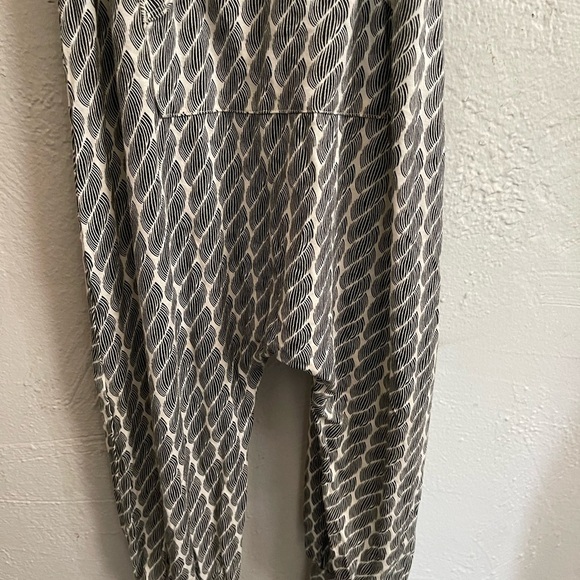 Kate Quinn Gray Patterned Jumpsuit - Picture 2 of 9